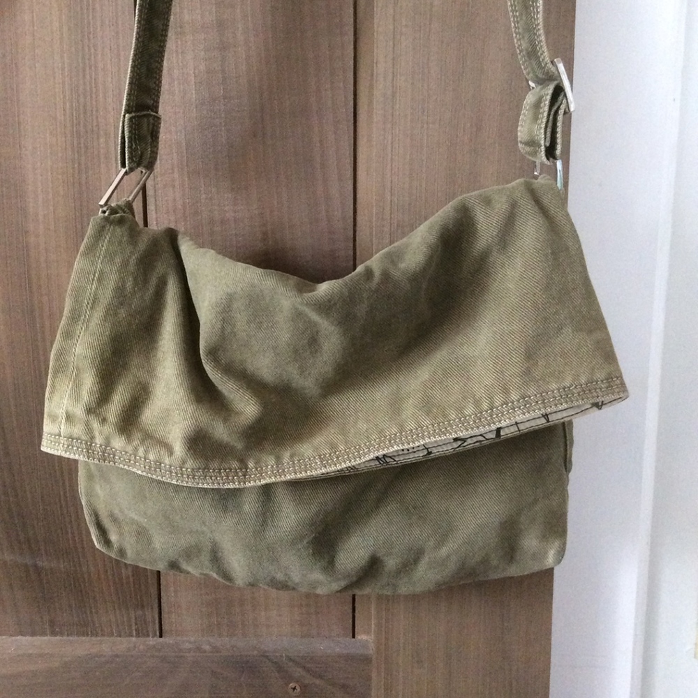 Christy Studio olive canvas purse with cute liner